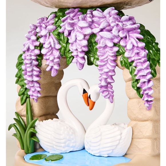 BBW SWAN BRIDGE PEDESTAL CANDLE HOLDER NWT - Picture 4 of 5